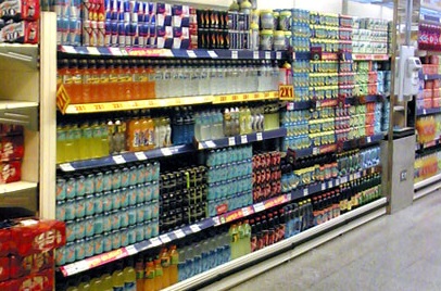gondolas de un supermercado